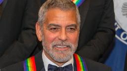 George Clooney’nin halk figürü olarak beladan kaçınmak için basit bir stratejisi var