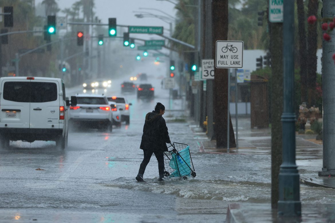 Tropikal Fırtına Hilary, San Diego, Kaliforniya’ya giderken, Meksika bir kasırga uyarısı veriyor