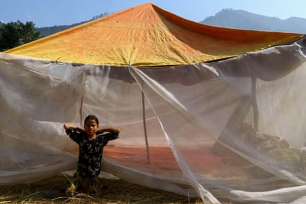Nepal depreminden sağ kurtulanlar sıcaklıklar düşerken çadırlarda öldü |  Küresel gelişme