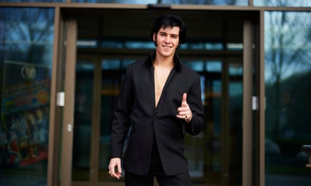 ‘Sadece iyi olabilir’: Elvis’e saygı gösterileri hologram Presley’i kucaklıyor |  Elvis Presley